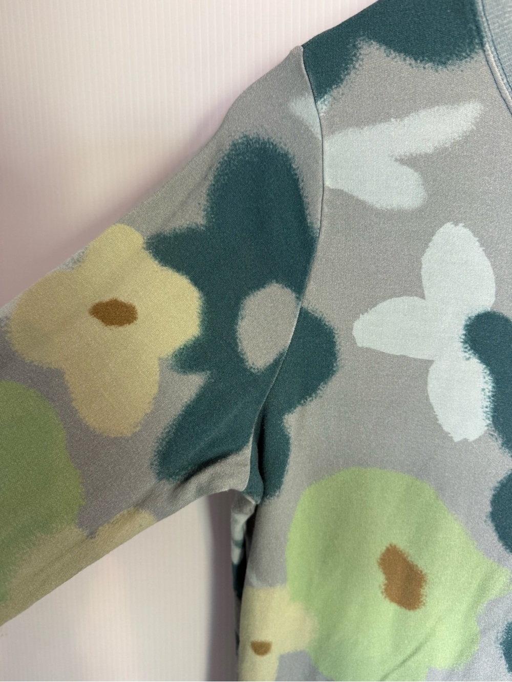 EVY’S TREE Sweatshirt - Picture 7 of 9
